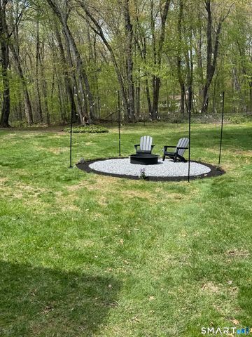 77 School House Road, Wallingford, CT 06492