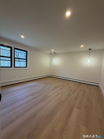 77 School House Road, Wallingford, CT 06492