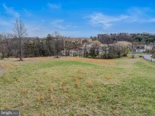 2218 VALLEY ROAD, Berkeley Springs, WV 25411