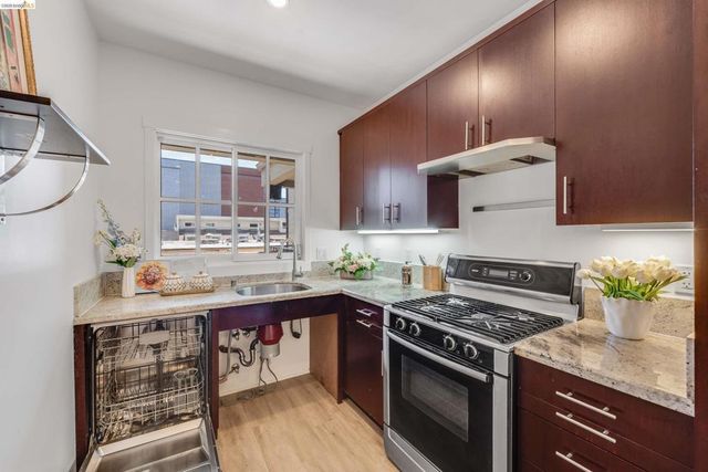 2628 Telegraph Ave 303, Berkeley, CA 94704