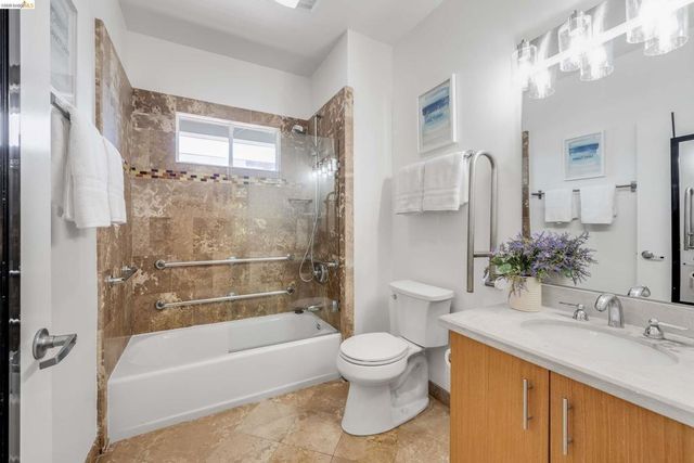 2628 Telegraph Ave 303, Berkeley, CA 94704