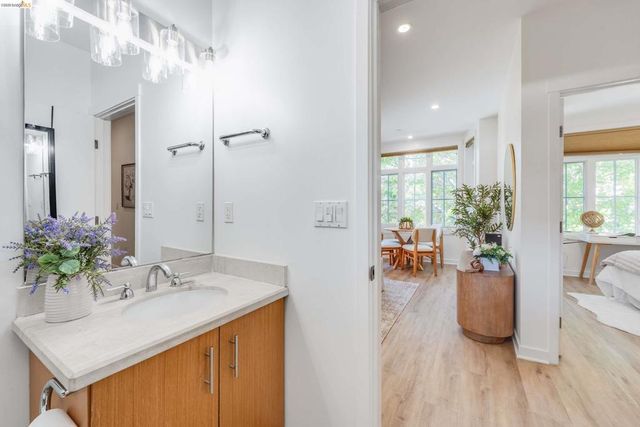 2628 Telegraph Ave 303, Berkeley, CA 94704