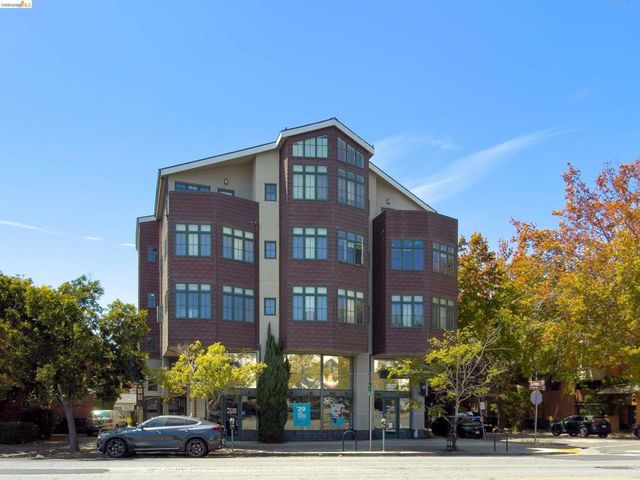 2628 Telegraph Ave 303, Berkeley, CA 94704
