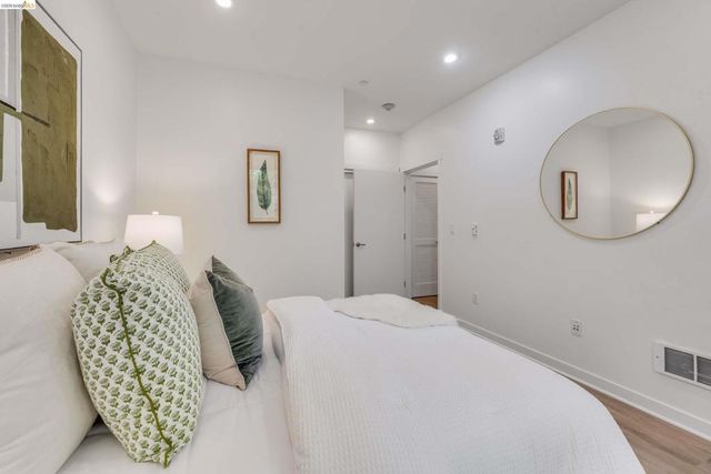 2628 Telegraph Ave 303, Berkeley, CA 94704