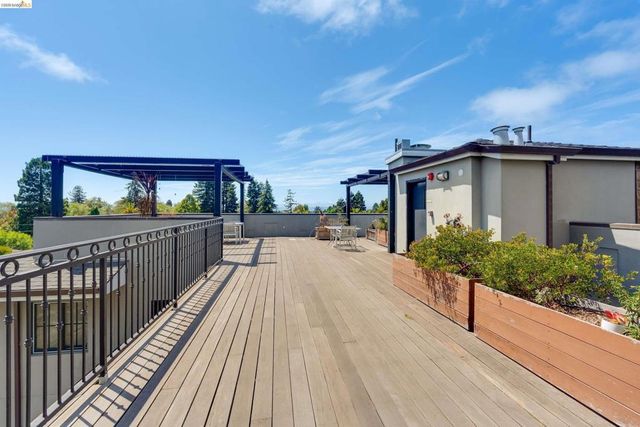 2628 Telegraph Ave 303, Berkeley, CA 94704