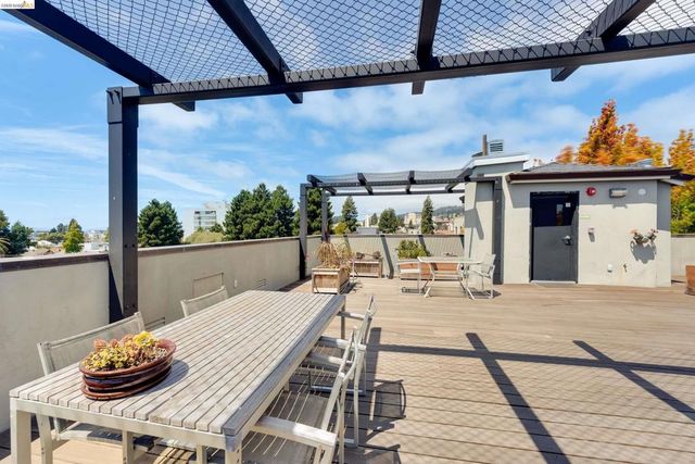 2628 Telegraph Ave 303, Berkeley, CA 94704