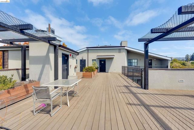 2628 Telegraph Ave 303, Berkeley, CA 94704