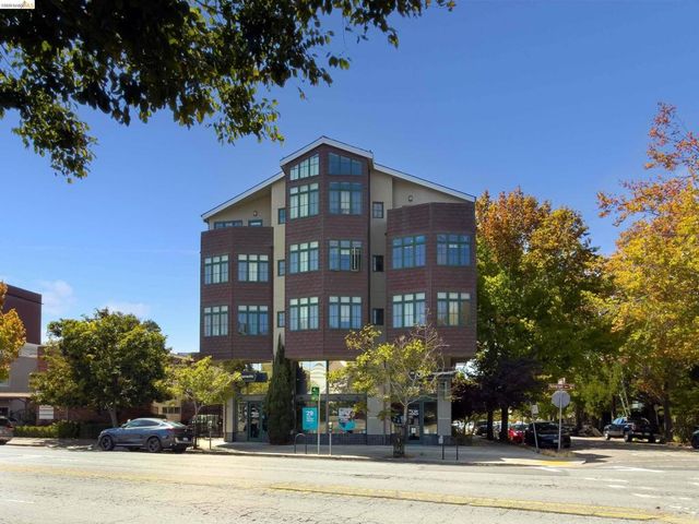 2628 Telegraph Ave 303, Berkeley, CA 94704
