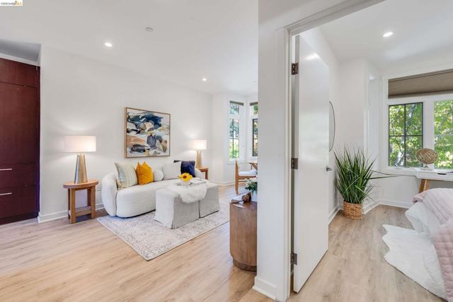 2628 Telegraph Ave 303, Berkeley, CA 94704
