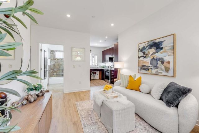 2628 Telegraph Ave 303, Berkeley, CA 94704