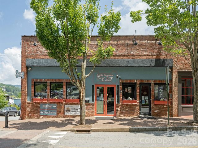 44 Church Street, Waynesville, NC 28786