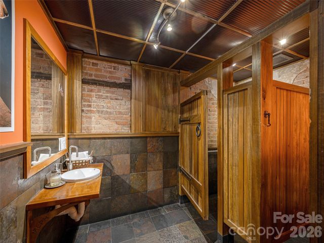 44 Church Street, Waynesville, NC 28786