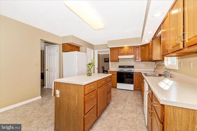 11110 MAHOGANY DR, Hagerstown, MD 21742