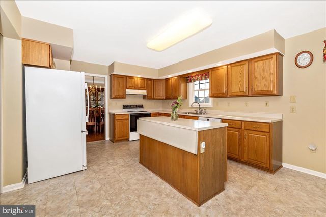 11110 MAHOGANY DR, Hagerstown, MD 21742