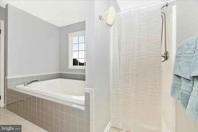 11110 MAHOGANY DR, Hagerstown, MD 21742