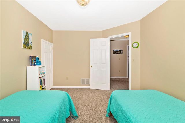 11110 MAHOGANY DR, Hagerstown, MD 21742