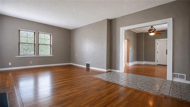 2209 NE 39th Terrace, Kansas City, MO 64116