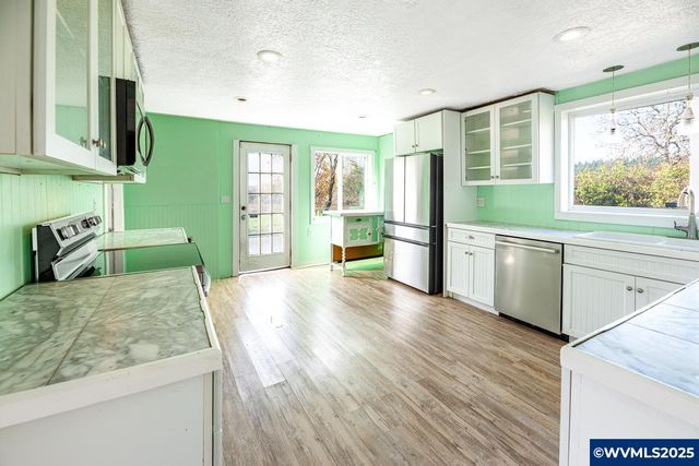 39036 Scravel Hill Rd NE, Albany, OR 97321