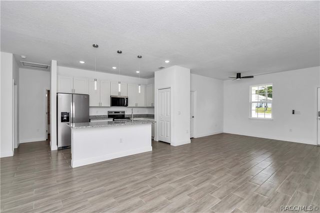 7858 N Merrimac Way, Citrus Springs, FL 34434