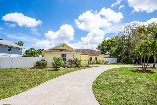 246 Natchez Court, Royal Palm Beach, FL 33411