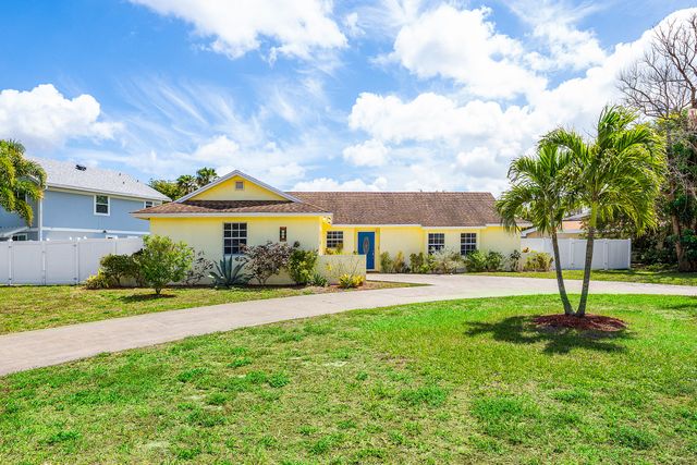 246 Natchez Court, Royal Palm Beach, FL 33411