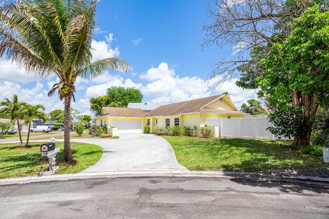 246 Natchez Court, Royal Palm Beach, FL 33411
