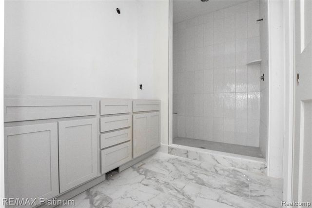 4570 Stillmeadow, Howell, MI 48843
