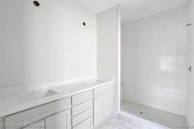 4570 Stillmeadow, Howell, MI 48843