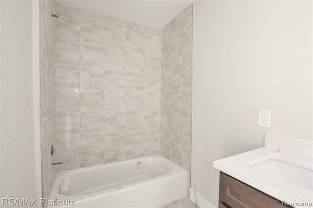 4570 Stillmeadow, Howell, MI 48843