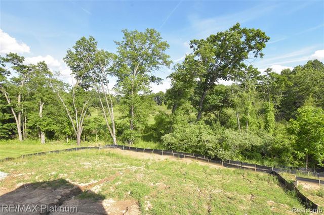4570 Stillmeadow, Howell, MI 48843