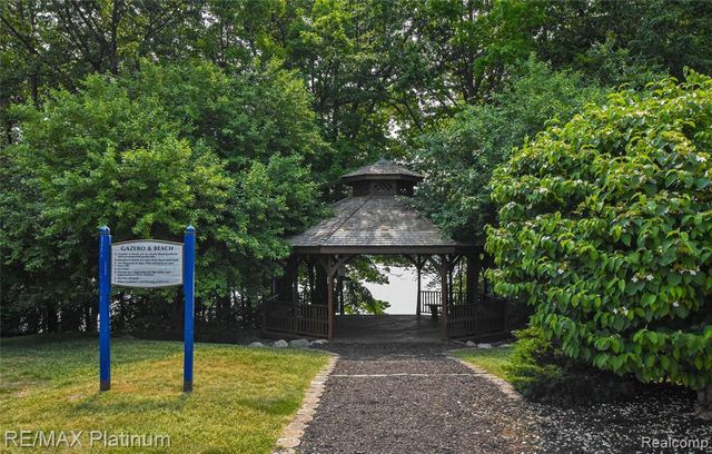 4570 Stillmeadow, Howell, MI 48843