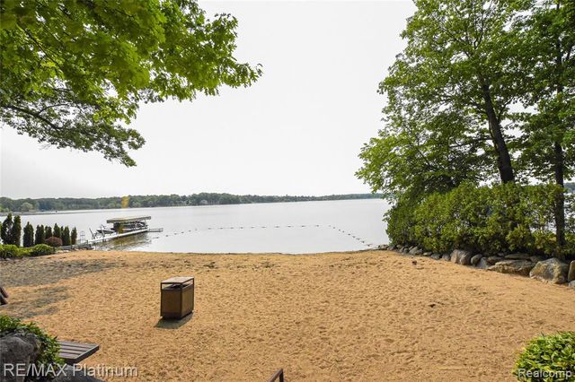 4570 Stillmeadow, Howell, MI 48843