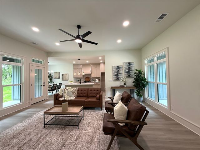 2 Hillcrest Drive, Holiday Island, AR 72631