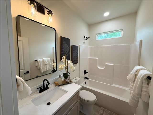2 Hillcrest Drive, Holiday Island, AR 72631