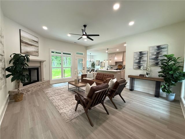 2 Hillcrest Drive, Holiday Island, AR 72631