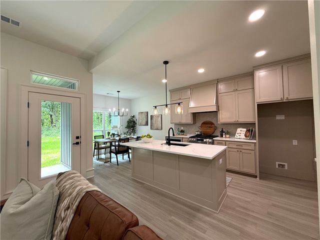 2 Hillcrest Drive, Holiday Island, AR 72631