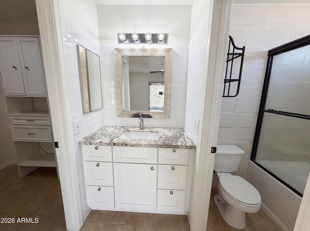 3024 W SALTER Drive, Phoenix, AZ 85027