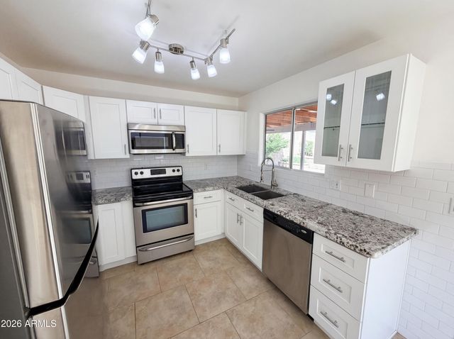 3024 W SALTER Drive, Phoenix, AZ 85027