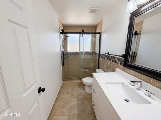 3024 W SALTER Drive, Phoenix, AZ 85027