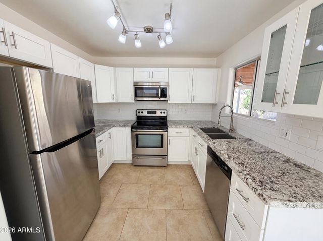 3024 W SALTER Drive, Phoenix, AZ 85027