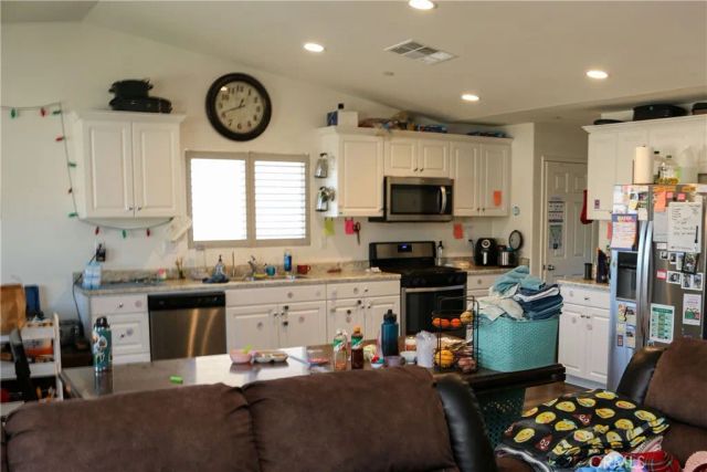11822 Flushing, Victorville, CA 92392