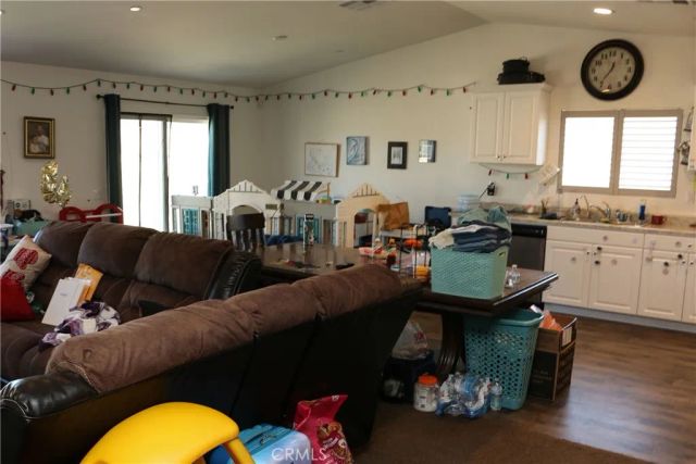 11822 Flushing, Victorville, CA 92392