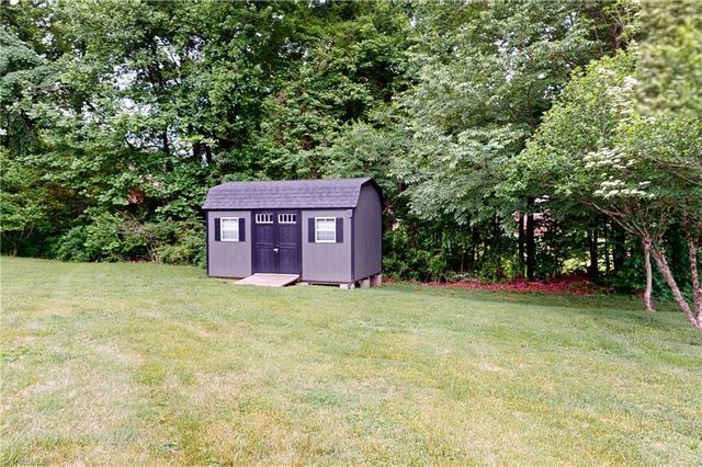 161 Washington Avenue, Mount Airy, NC 27030