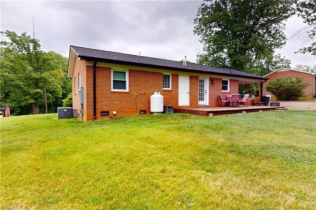 161 Washington Avenue, Mount Airy, NC 27030