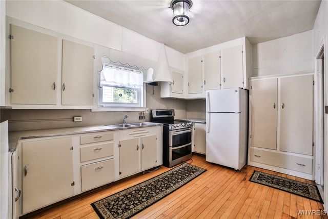 1811 Weston Avenue, Niagara Falls, NY 14305