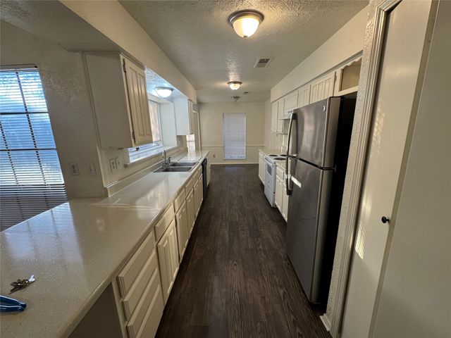 2905 WOODLARK Drive, Fort Worth, TX 76123