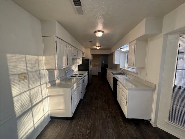 2905 WOODLARK Drive, Fort Worth, TX 76123