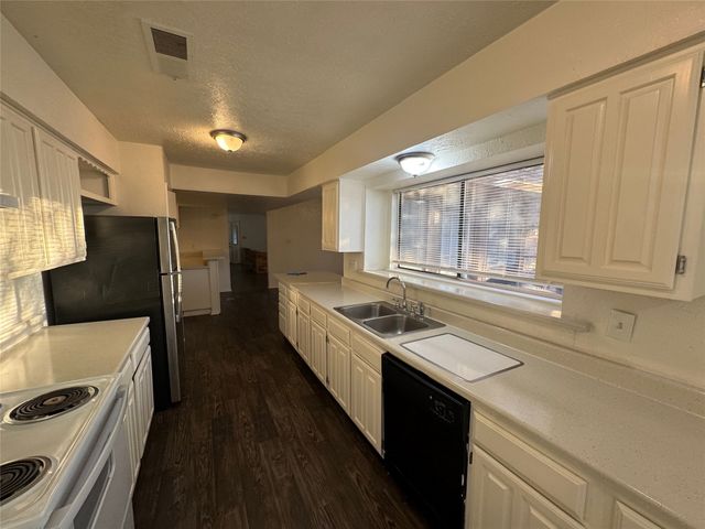 2905 WOODLARK Drive, Fort Worth, TX 76123