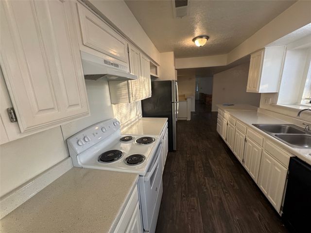 2905 WOODLARK Drive, Fort Worth, TX 76123