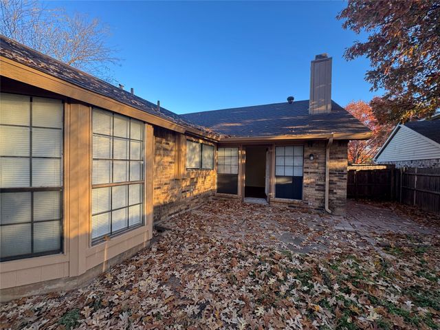 2905 WOODLARK Drive, Fort Worth, TX 76123